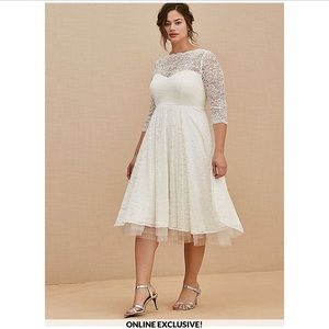 Torrid Ivory lace Tea-Length wedding dress